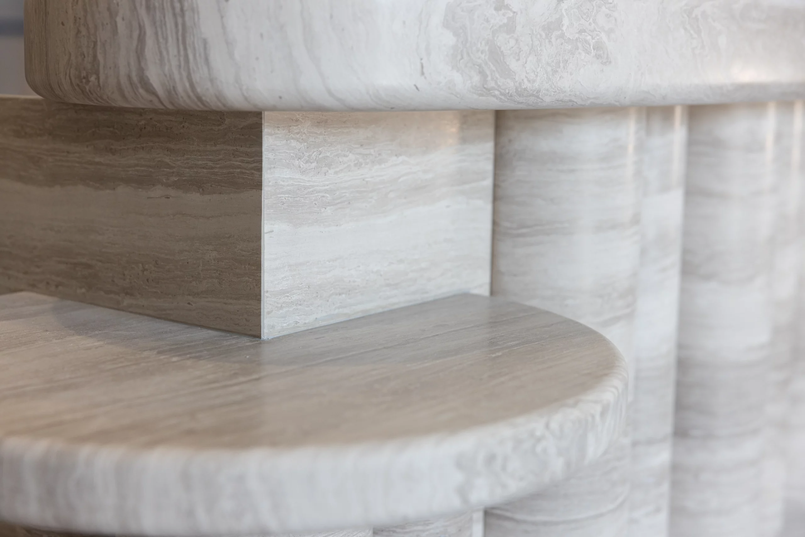 La capacità artigianale di MGS – Marble & Granite Service dialoga con il design internazionale